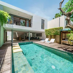 https://o2-villa.hotelsseminyak.net