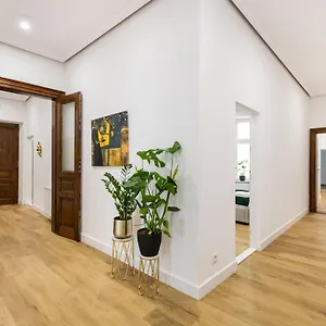 https://oro-apartments.krakowhotelspoland.com