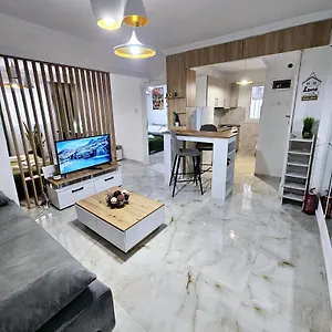 Acvi Lux - Center By Seafront Apartment